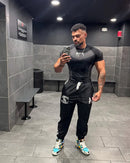 Camiseta masculina de manga curta – modelo 2025 para primavera e outono, estilo fitness, de secagem rápida, respirável, elástica e com ajuste justo ao corpo.