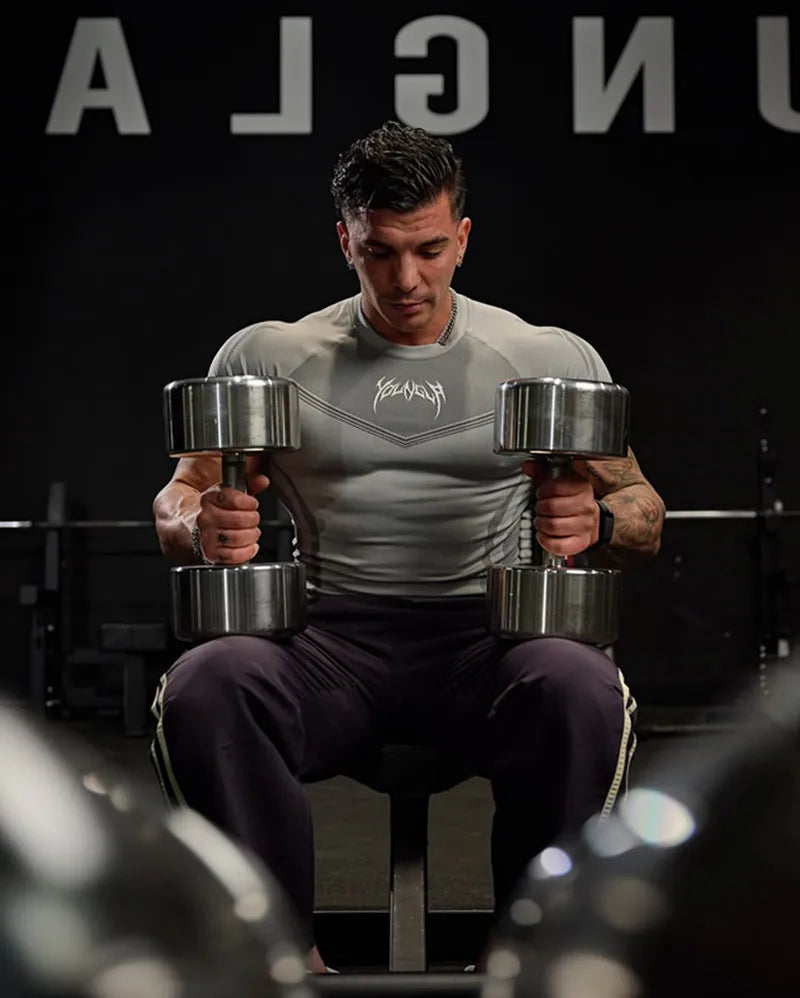 Camiseta masculina de manga curta – modelo 2025 para primavera e outono, estilo fitness, de secagem rápida, respirável, elástica e com ajuste justo ao corpo.