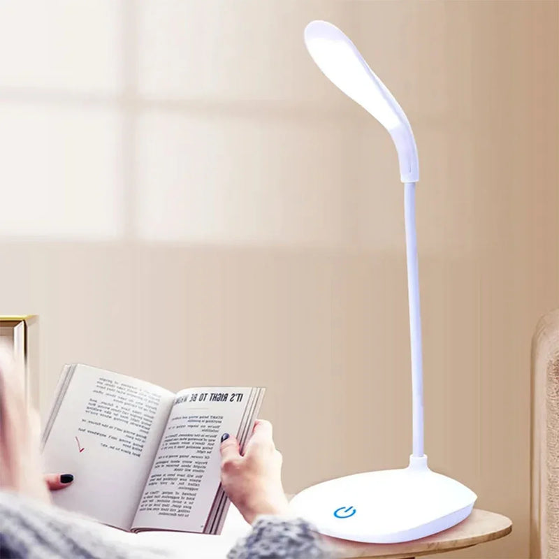 Luminária de Mesa LED para Leitura Portátil, recarregável via USB, com controle por toque e ajuste de brilho. Ideal para estudo, proteção dos olhos e iluminação de escritório ou quarto.
