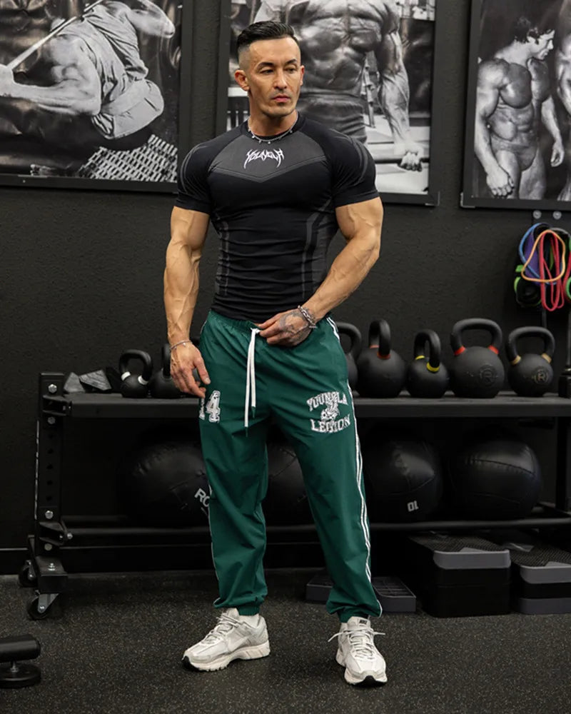 Camiseta masculina de manga curta – modelo 2025 para primavera e outono, estilo fitness, de secagem rápida, respirável, elástica e com ajuste justo ao corpo.