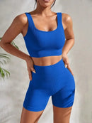 Conjunto Feminino de Yoga Sem Costura com Canelado – 2 Peças Inclui top cropped e shorts de cintura alta. Ideal para academia, fitness, corrida e treino.
